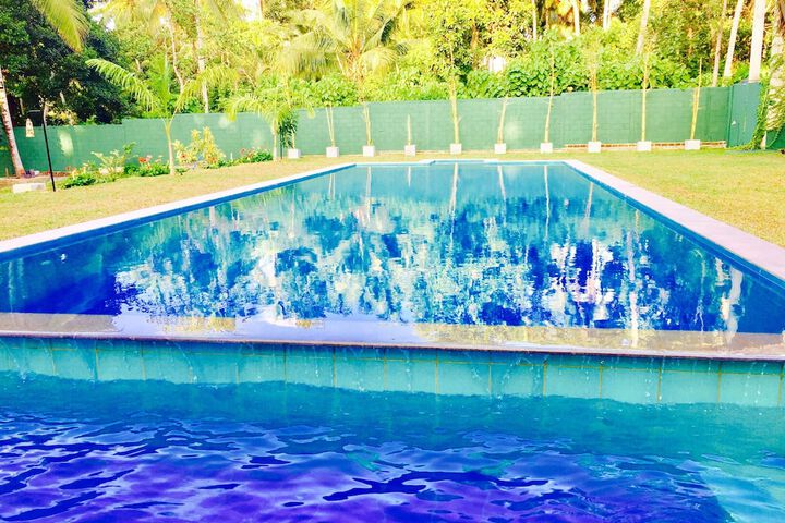 Pool 33 of 63