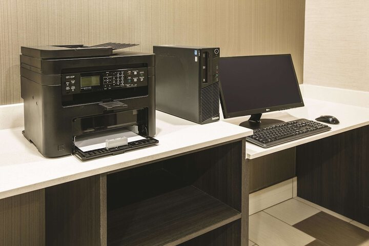 Business Center 43 of 47