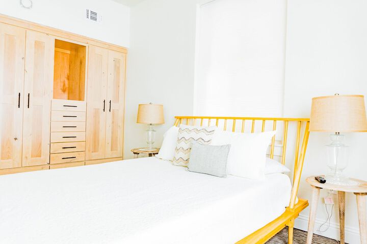 Room 20 of 220