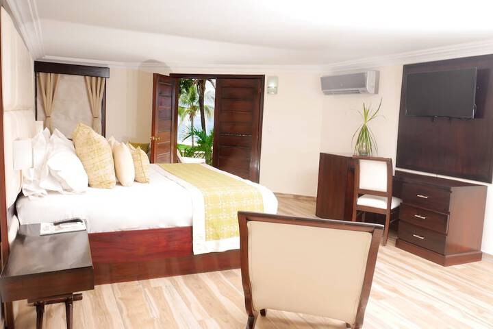 Room 12 of 66