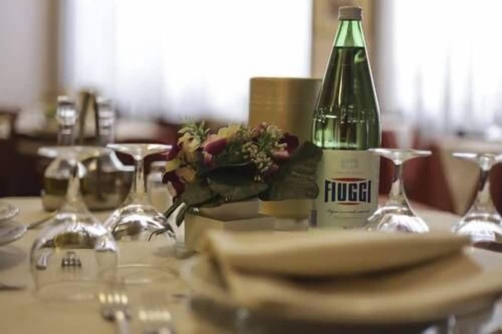 Dining 11 of 22