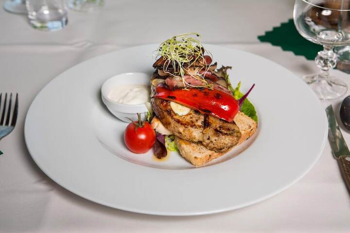 Dining 26 of 35