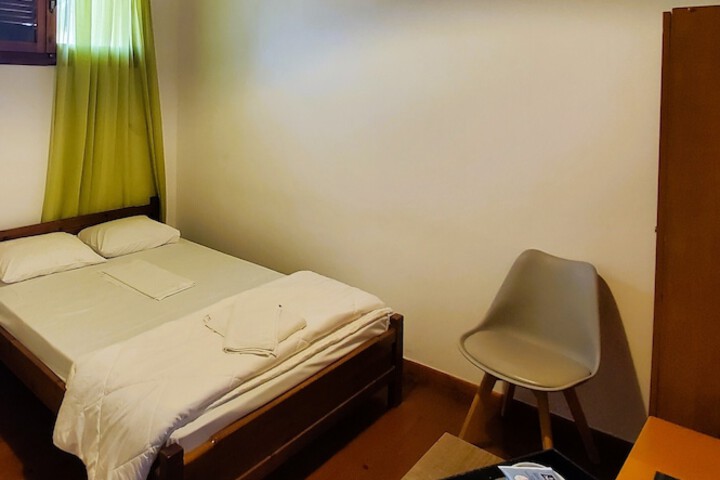 Room 18 of 43