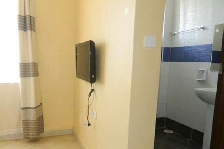 Room 14 of 19