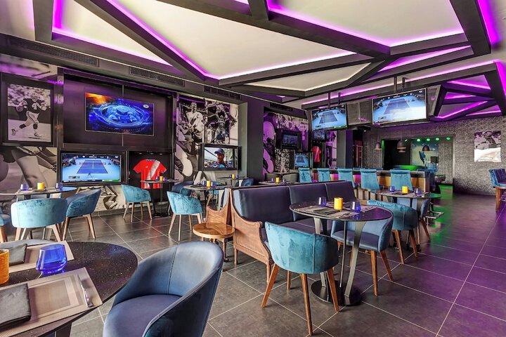 Lounge 211 of 261