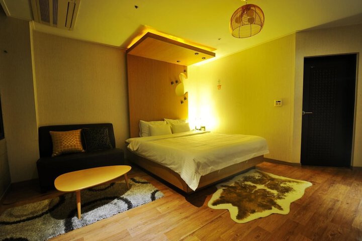 Room 12 of 39