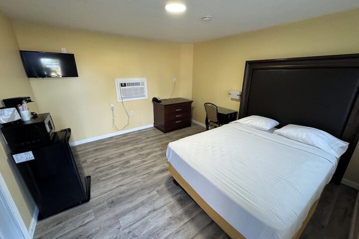 Room 3 of 10