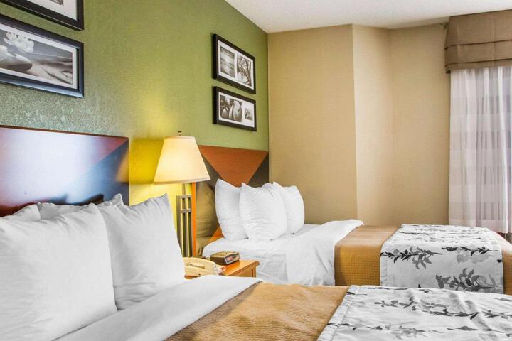 2 Double Beds (7 of 7)