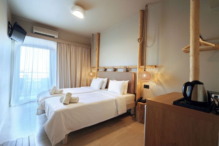 Room 8 of 34