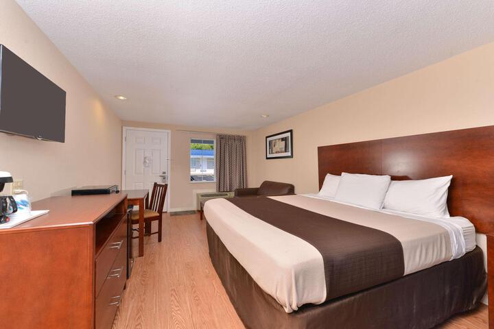 1 King Bed (12 of 14)