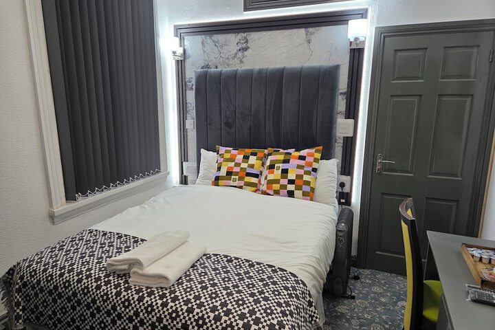 Room 14 of 28