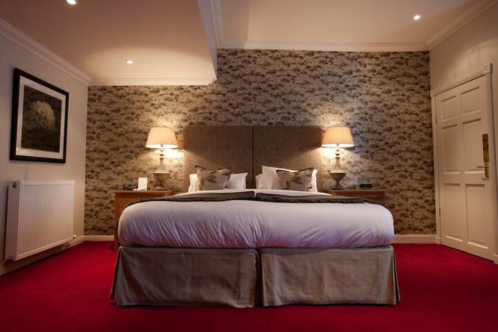 Room 7 of 42