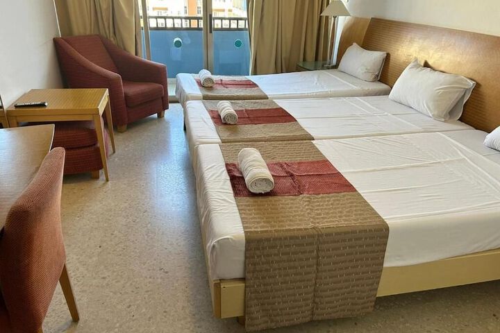 Room 12 of 33