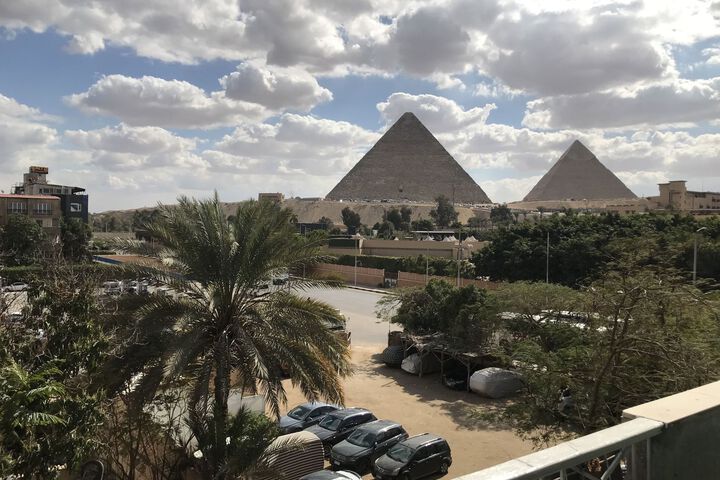 Pyramids Cozy and Friendly House