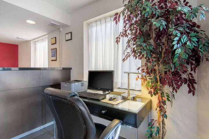 Business Center 51 of 56