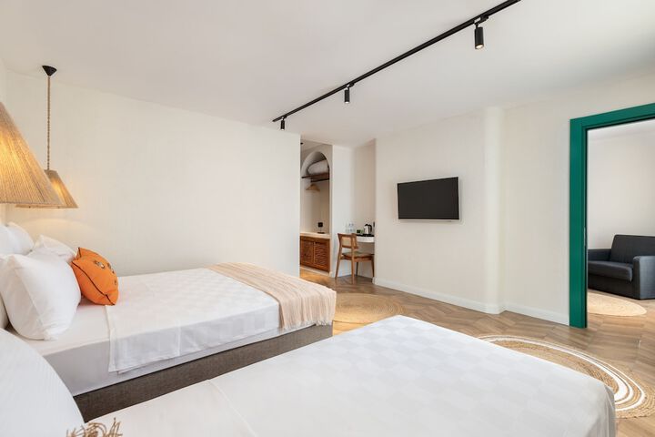 Room 21 of 43