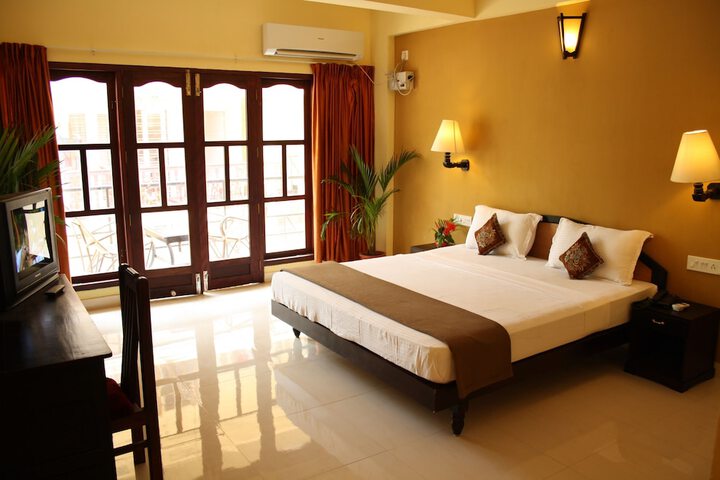 Room 3 of 44