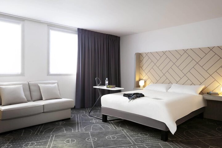 Room 10 of 19