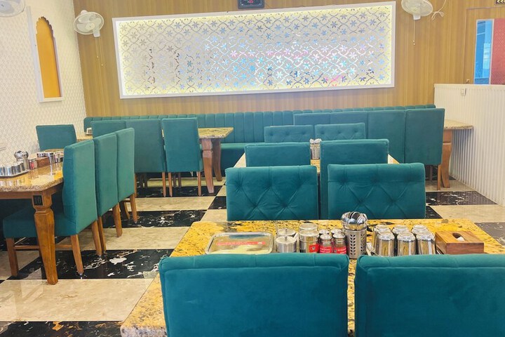 Dining 39 of 50