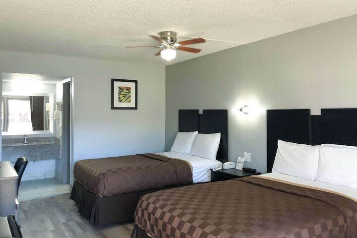 2 Double Beds (6 of 23)