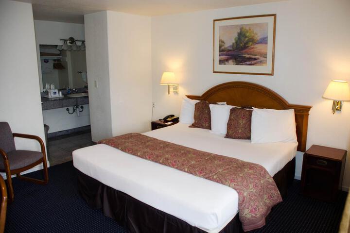 2 Queen Beds (2 of 17)