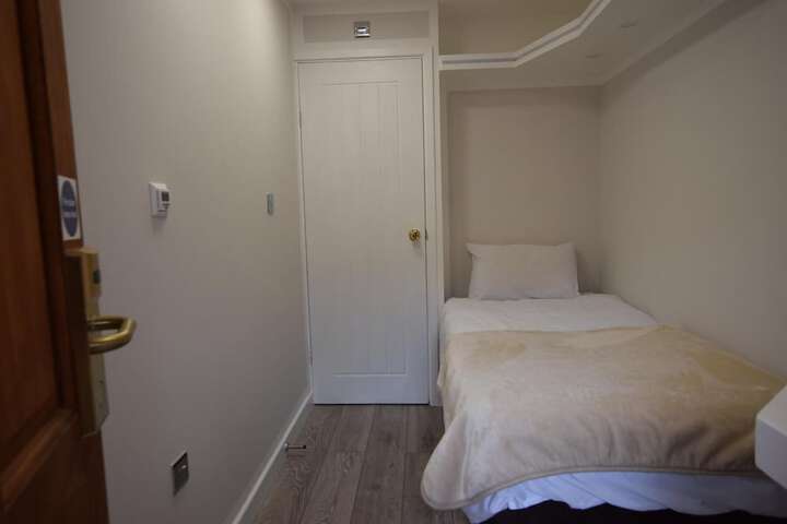 Room 15 of 27