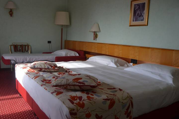 Room 13 of 140