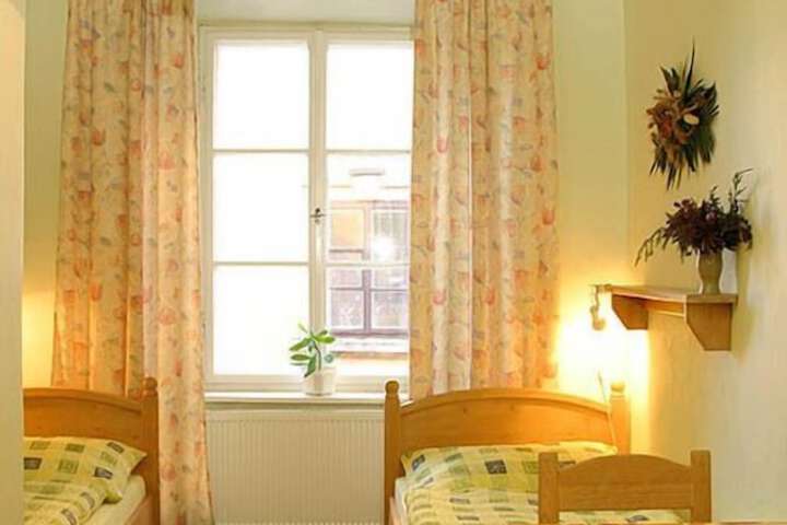 Room 16 of 35