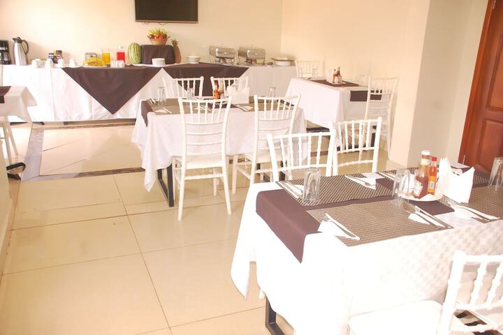 Dining 14 of 68