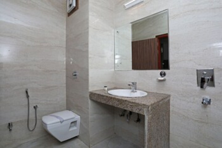 Room 4 of 23
