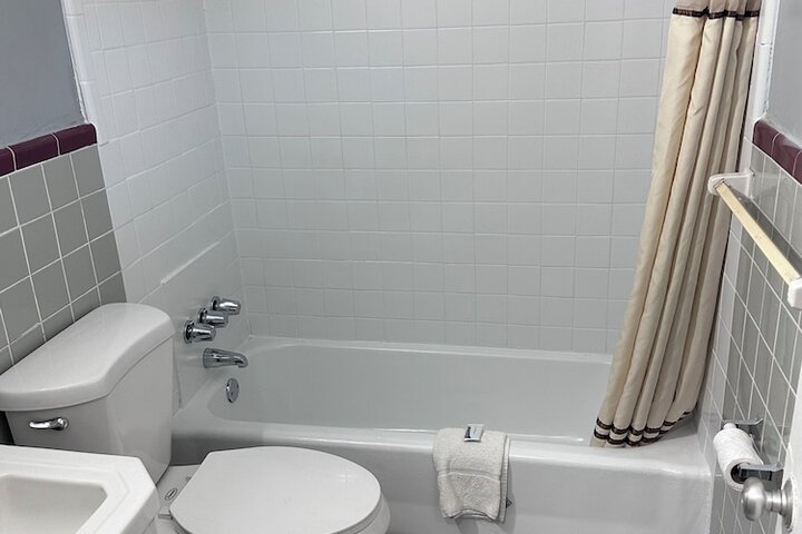 Room 10 of 14
