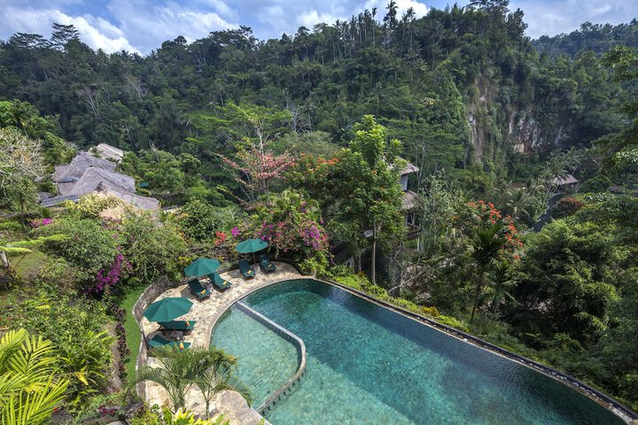 Hotel Pool