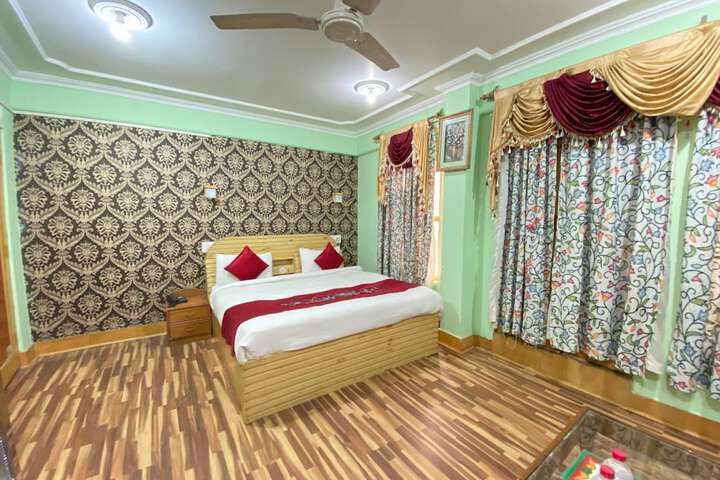 Room 15 of 38