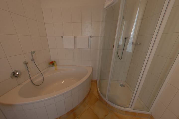 Room 7 of 13