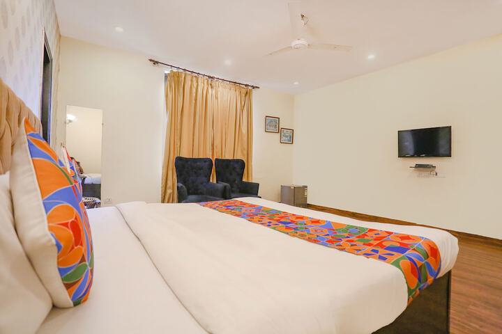 Room 15 of 35