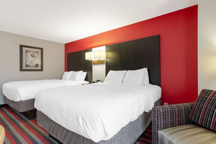 2 Queen Beds (8 of 13)