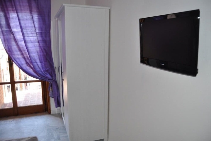 Room 12 of 24