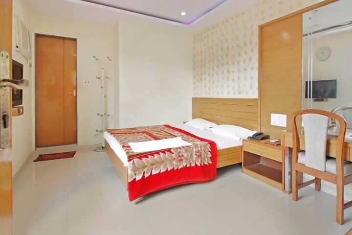 Room 4 of 37