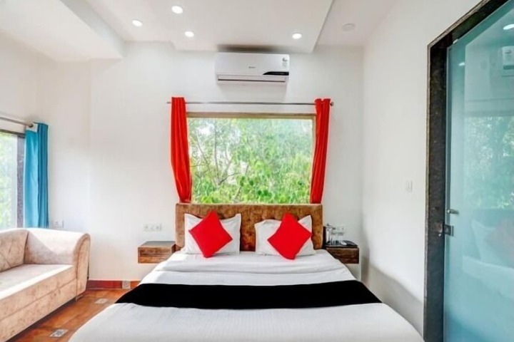 Room 6 of 9