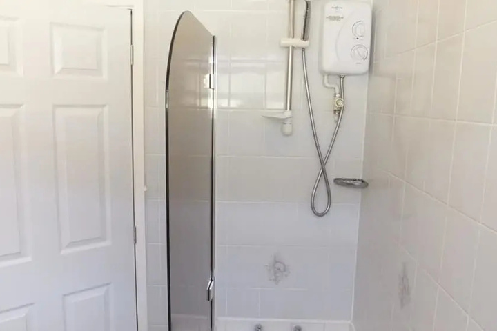 Room 6 of 12