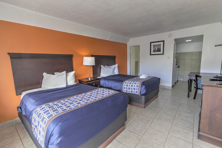 2 Double Beds (9 of 16)