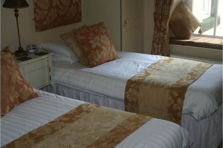 Room 4 of 40