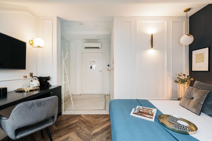 Room 4 of 53