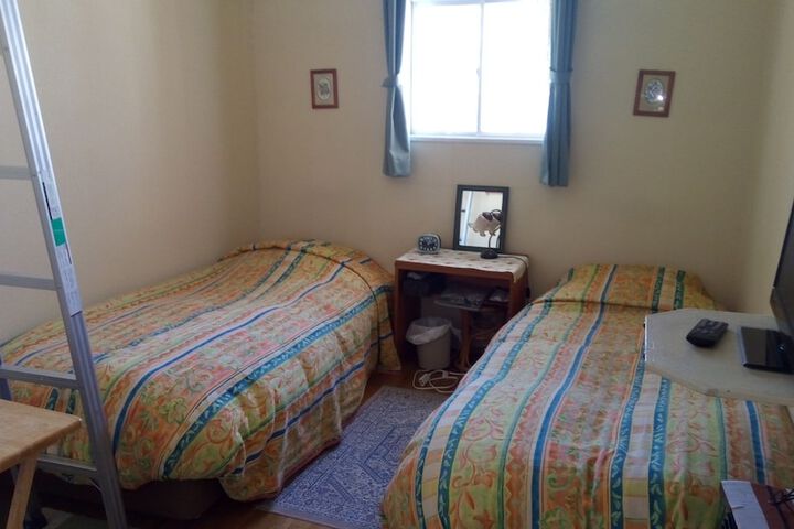 Room 7 of 18