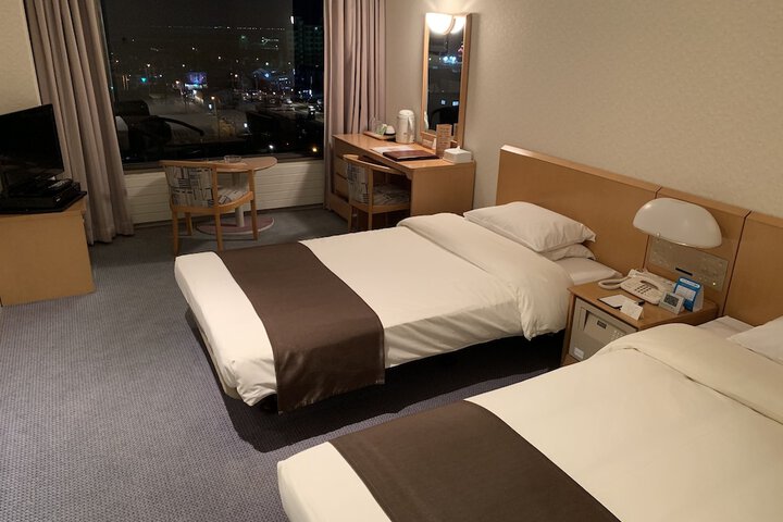 Room 8 of 104