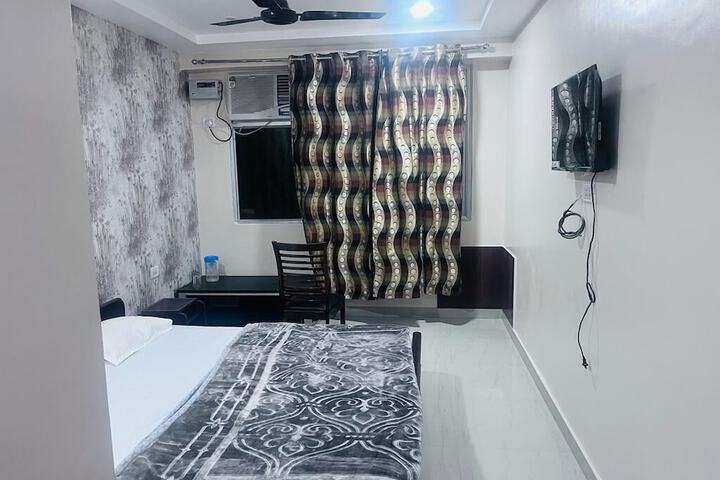 Room 2 of 18