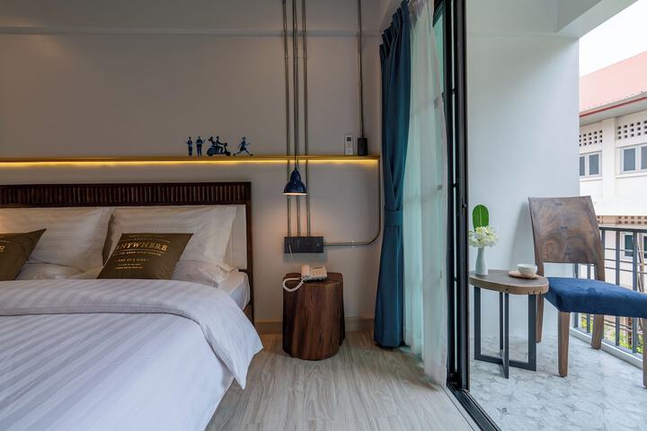 Room 7 of 33