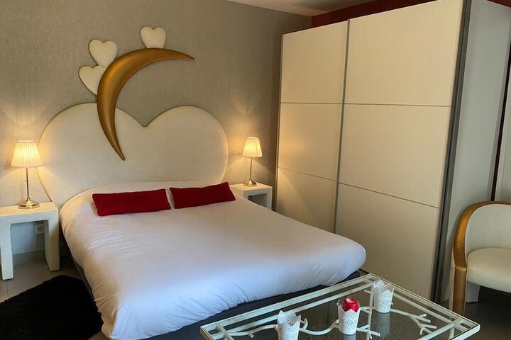 Room 5 of 28