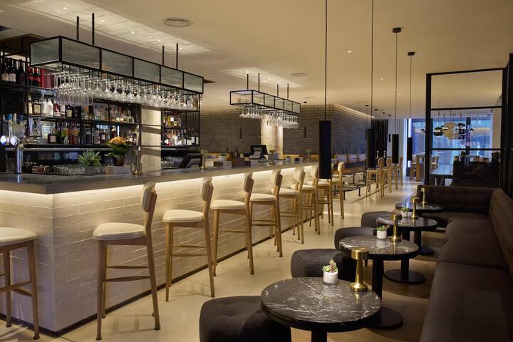 Lounge 105 of 129