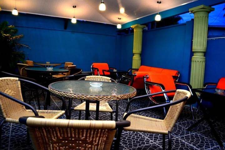 Lounge 16 of 19